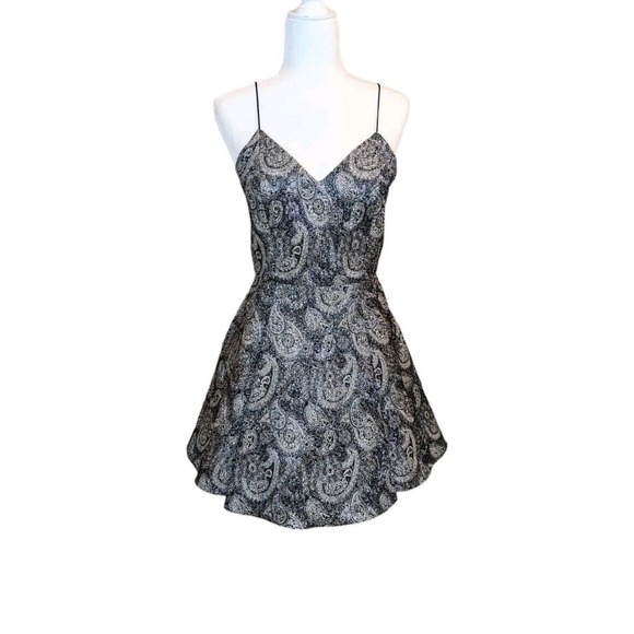 Alice + Olivia Dresses & Skirts - Alice + Olivia Anette Silver Metallic Paisley Pleated Cocktail Dress Size 8